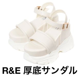 アールアンドイー(R&E)のR&E 厚底サンダル ホワイト 22.5cm(サンダル)