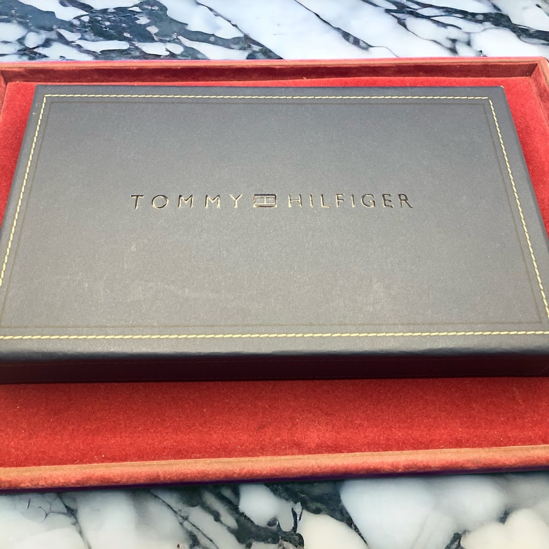 TOMMY HILFIGER(トミーヒルフィガー)の【新品未使用】TOMMY HILFIGERトミーヒルフィガー二つ折り財布　BK メンズのファッション小物(長財布)の商品写真