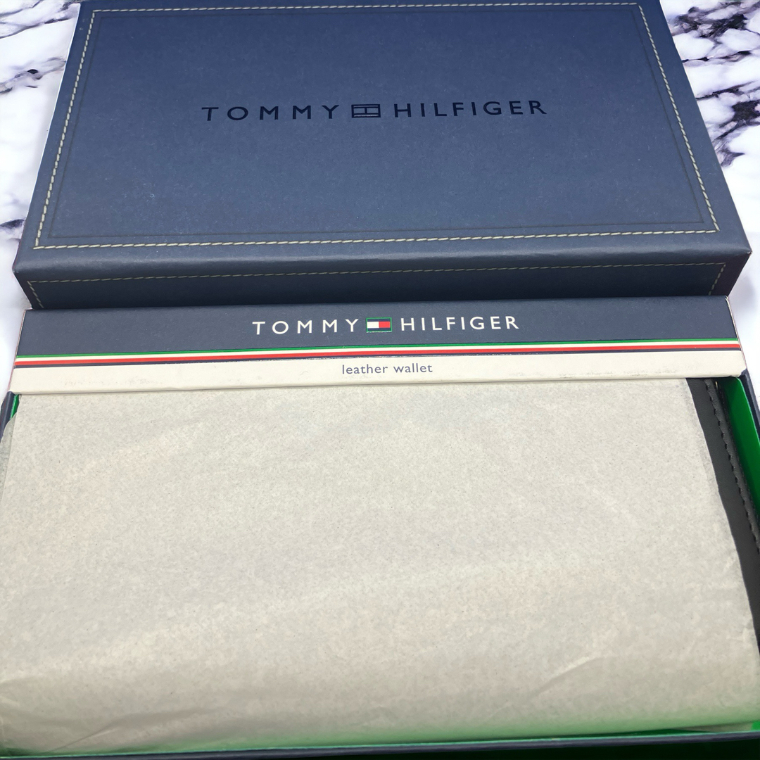 TOMMY HILFIGER(トミーヒルフィガー)の【新品未使用】TOMMY HILFIGERトミーヒルフィガー二つ折り財布　BK メンズのファッション小物(長財布)の商品写真