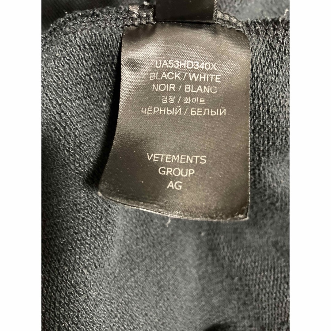 VETEMENTS(ヴェトモン)の【美品】vetements ヴェトモン 22AW アナーキー　ロゴ　パーカー メンズのトップス(パーカー)の商品写真