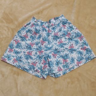 ユニクロ(UNIQLO)のユニクロ　ショートパンツ　150　女児　キッズ　花柄(パンツ/スパッツ)