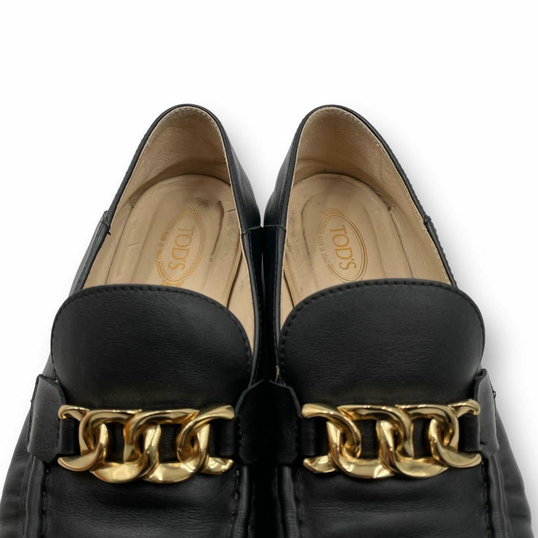 TOD'S(トッズ)の美品 TOD'S ローファー チェーン ビット金具 レザー ブラック 38.5 レディースの靴/シューズ(ローファー/革靴)の商品写真