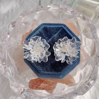 ザラ(ZARA)の氷花　アクリル　水の花　白色ピアス　vintage ゆめかわ　油絵　量産系地雷系(ピアス)