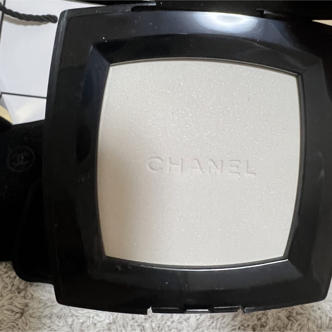 CHANEL(シャネル)のCHANEL フェイスパウダー コスメ/美容のベースメイク/化粧品(フェイスパウダー)の商品写真