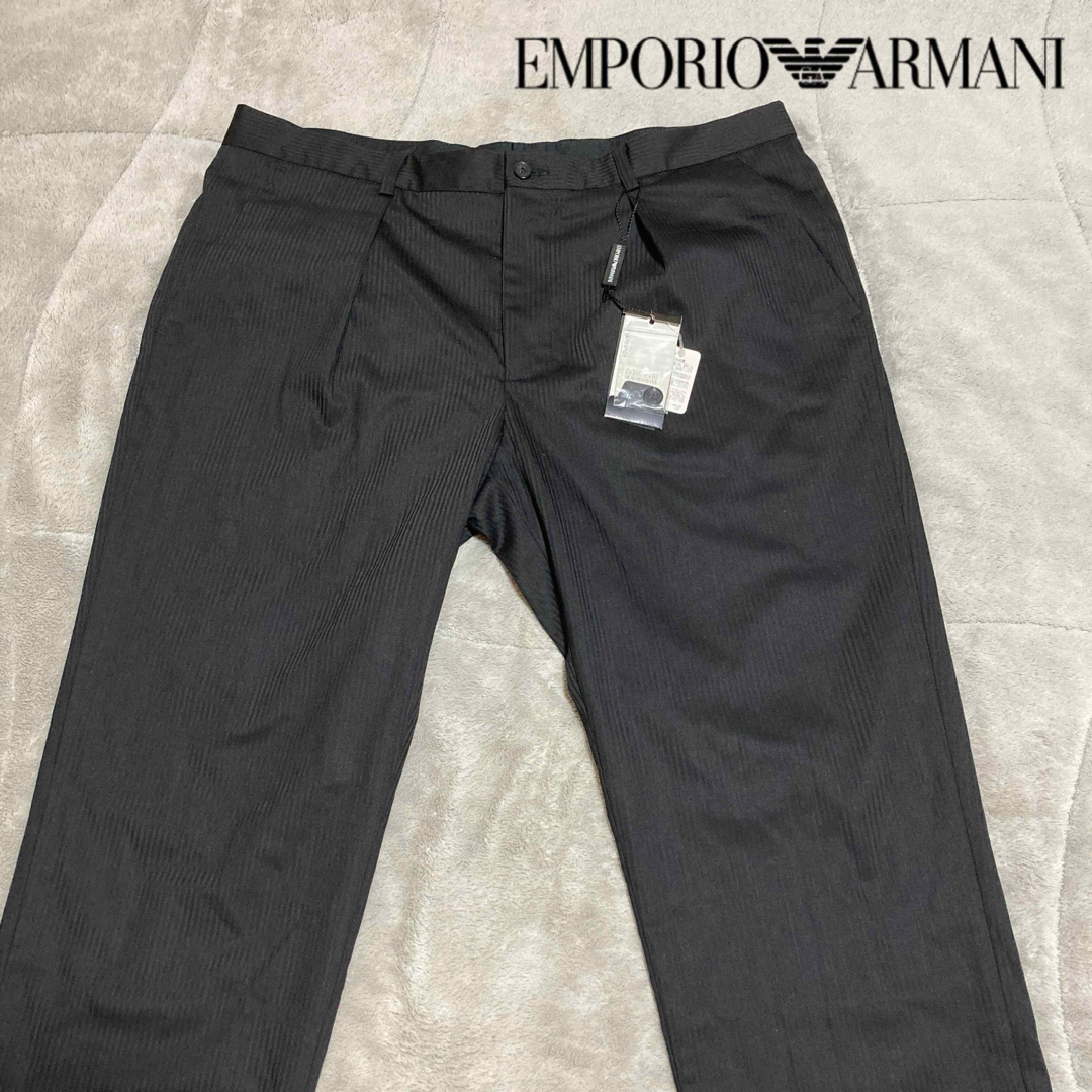 Emporio Armani(エンポリオアルマーニ)の新品タグ付き　エンポリオアルマーニ 裾ジップ付きスラックス　サイズ52 メンズのパンツ(スラックス)の商品写真