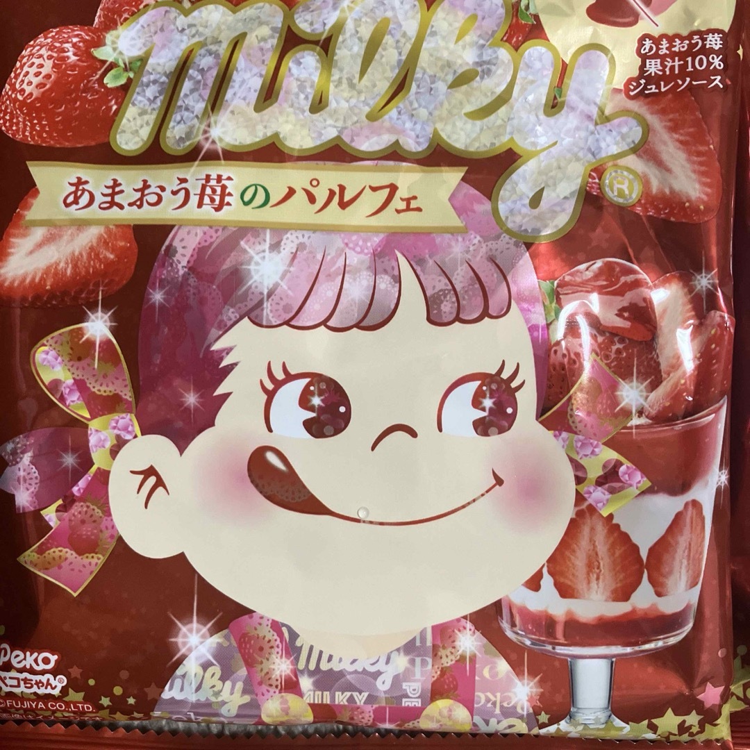 不二家(フジヤ)の不二家ミルキーあまおう苺のパルフェ　4袋 食品/飲料/酒の食品(菓子/デザート)の商品写真