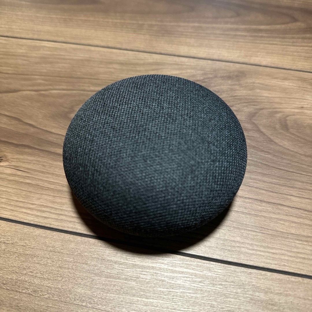 Google(グーグル)のGoogle Home Mini/チャコール スマホ/家電/カメラのオーディオ機器(スピーカー)の商品写真