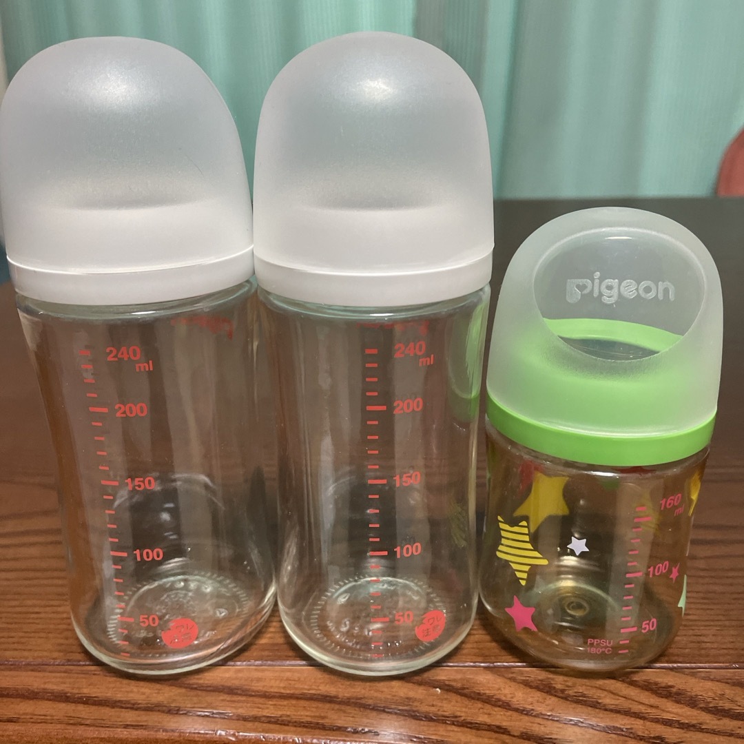 母乳実感　ガラス哺乳瓶　240ml プラスチック160ml キッズ/ベビー/マタニティの授乳/お食事用品(哺乳ビン)の商品写真