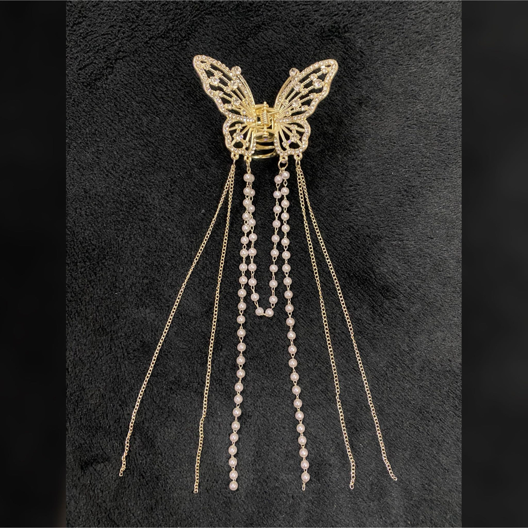 タッセル付き蝶のヘアクリップ レディースのヘアアクセサリー(バレッタ/ヘアクリップ)の商品写真