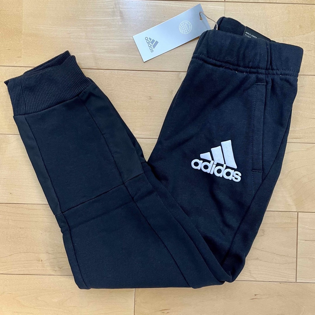 adidas(アディダス)のスウェットパンツ アディダス adidas 140cm 黒☆新品未使用 キッズ/ベビー/マタニティのキッズ服男の子用(90cm~)(パンツ/スパッツ)の商品写真