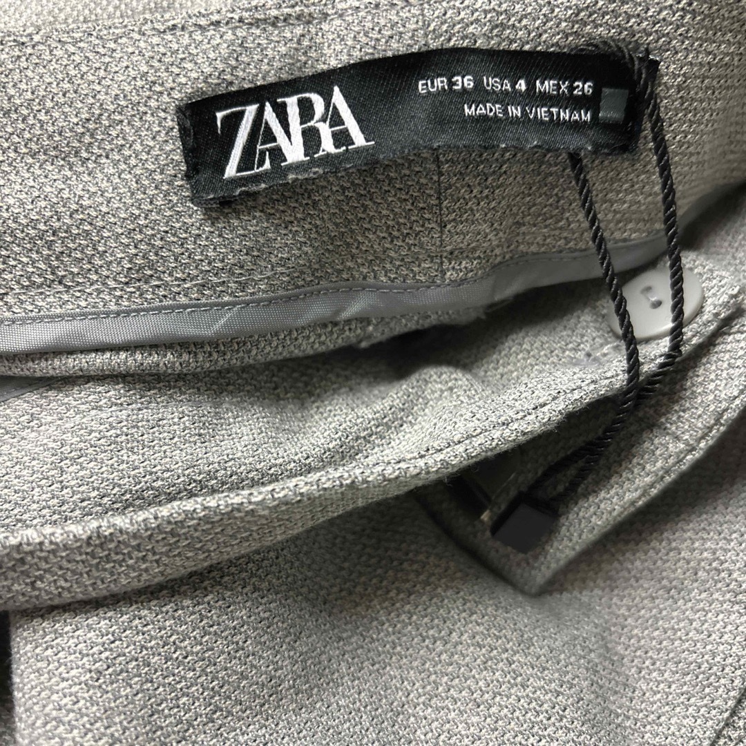 ZARA(ザラ)のZARA クロップドパンツ レディースのパンツ(クロップドパンツ)の商品写真