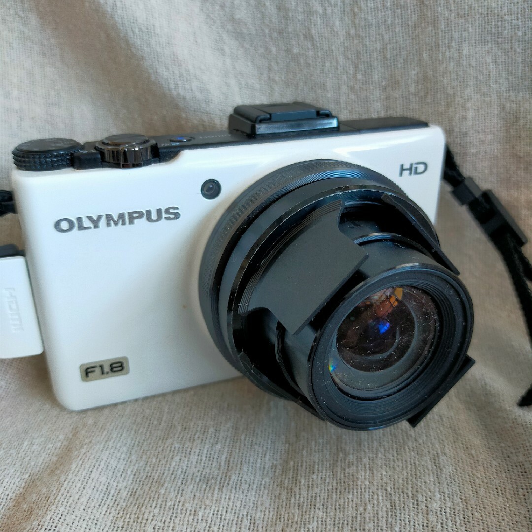 OLYMPUS(オリンパス)の【平成レトロ】OLYMPUS コンパクトデジカメ  XZ XZ-1 WHITE スマホ/家電/カメラのカメラ(コンパクトデジタルカメラ)の商品写真