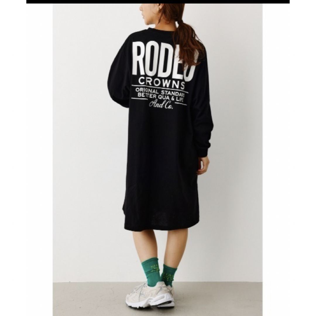 RODEO CROWNS WIDE BOWL(ロデオクラウンズワイドボウル)のTAPE LOGO L/S Tシャツワンピース レディースのワンピース(ひざ丈ワンピース)の商品写真