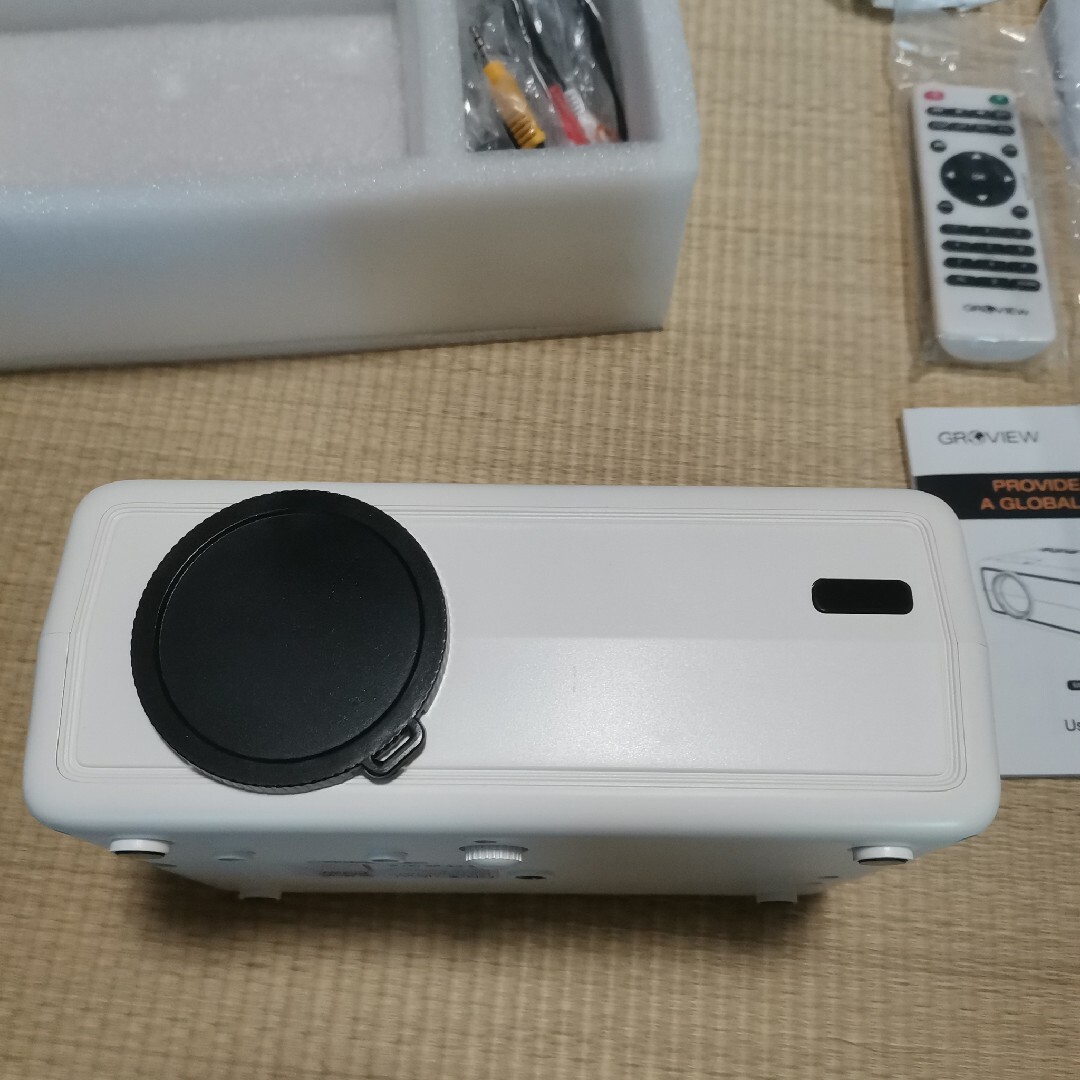 【美品】LED PROJECTOR GROVIEW G210 スマホ/家電/カメラのテレビ/映像機器(プロジェクター)の商品写真