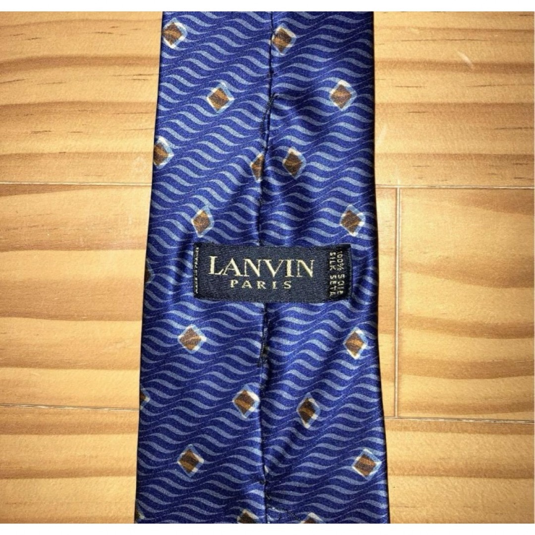 LANVIN(ランバン)の超美品　ランバン　ネイビーデザインストライプ　プリントタイ メンズのファッション小物(ネクタイ)の商品写真