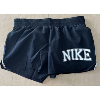 ナイキ(NIKE)のナイキ　Mサイズ　レディース　ショートパンツ　短パン　黒(ヨガ)