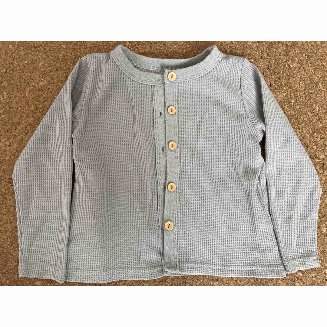 カーディガン　グレー　110センチ　男の子 キッズ/ベビー/マタニティのキッズ服男の子用(90cm~)(カーディガン)の商品写真