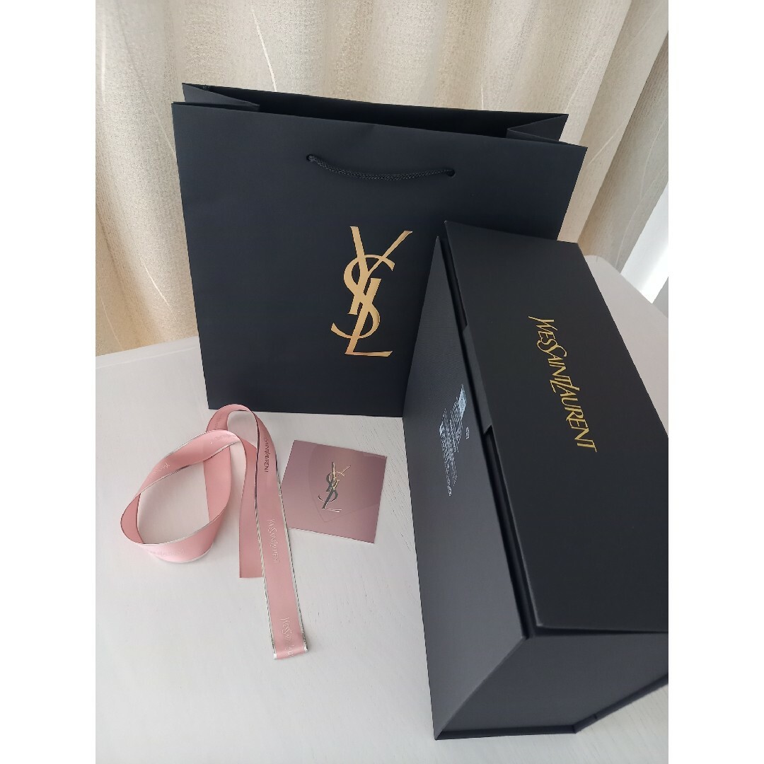 Yves Saint Laurent(イヴサンローラン)のイヴ・サンローラン　ギフトボックス特大＆ショッパー＆メッセージカード　セット レディースのバッグ(ショップ袋)の商品写真