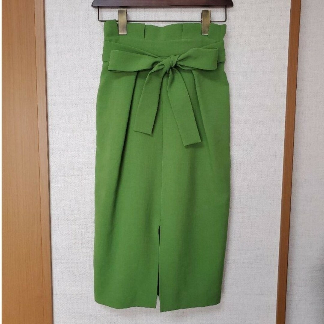 tiara(ティアラ)のグリーン　タイトスカート レディースのスカート(ひざ丈スカート)の商品写真
