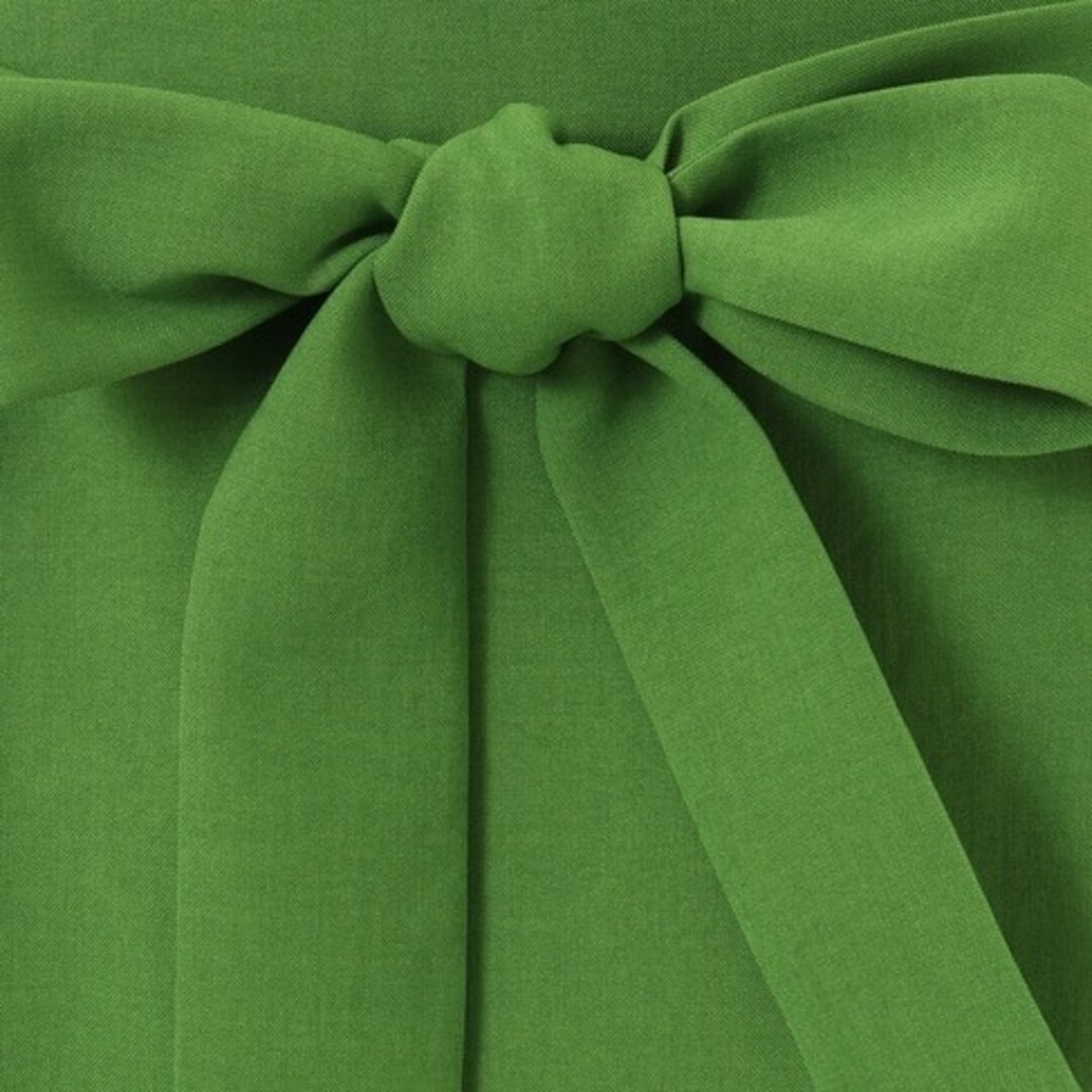 tiara(ティアラ)のグリーン　タイトスカート レディースのスカート(ひざ丈スカート)の商品写真