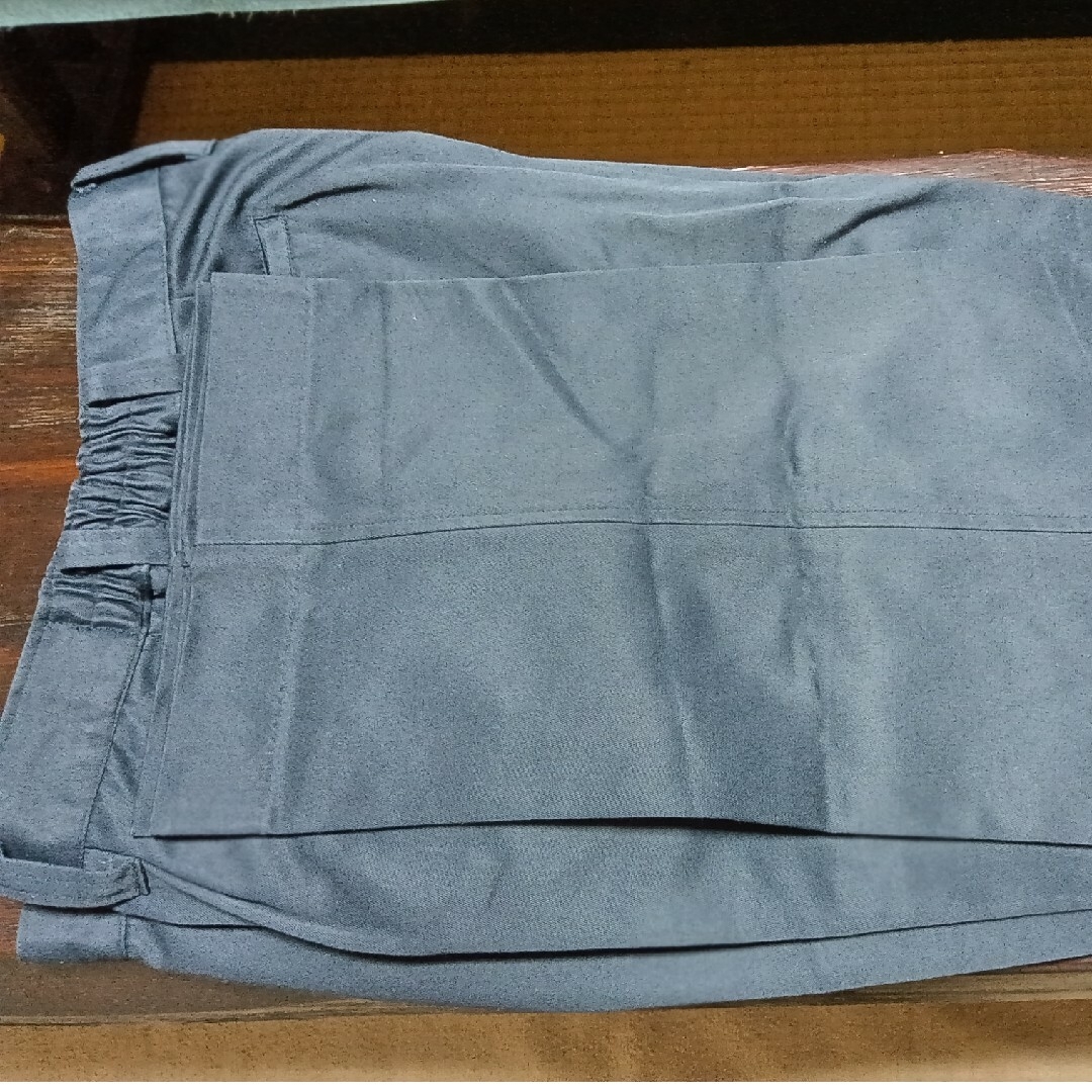作業ズボン　紺色　新品未使用 メンズのパンツ(ワークパンツ/カーゴパンツ)の商品写真