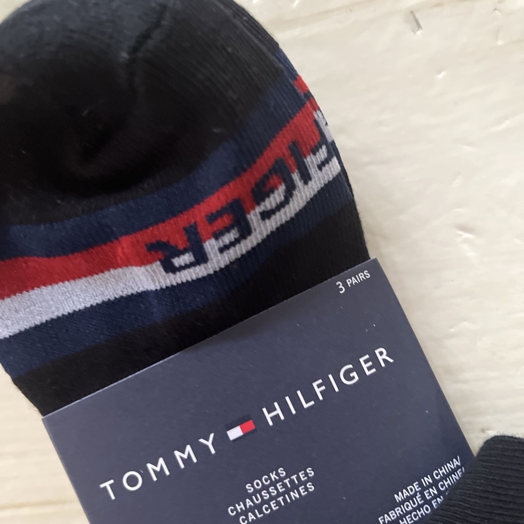 TOMMY HILFIGER(トミーヒルフィガー)のブラック3足組新品 トミー ヒルフィガー ブランド メンズ 紳士　靴下　ソックス メンズのレッグウェア(ソックス)の商品写真
