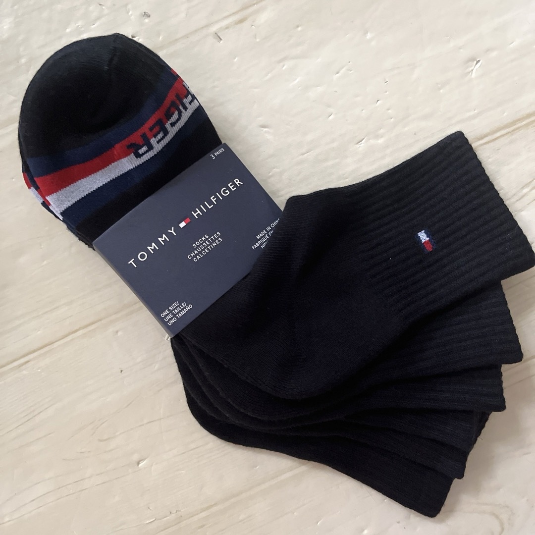 TOMMY HILFIGER(トミーヒルフィガー)のブラック3足組新品 トミー ヒルフィガー ブランド メンズ 紳士　靴下　ソックス メンズのレッグウェア(ソックス)の商品写真