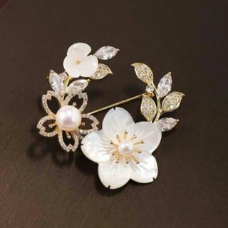 新品　桜 ブローチ　パール　花　フォーマル　入学式　入園式　結婚式(ブローチ/コサージュ)