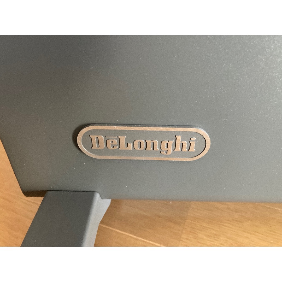 DeLonghi(デロンギ)のDeLonghi コンベクターヒーター HXJ60L12 スマホ/家電/カメラの冷暖房/空調(電気ヒーター)の商品写真