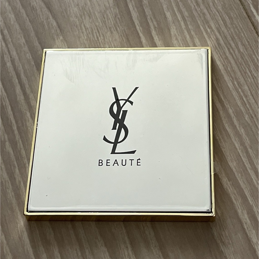 Yves Saint Laurent Beaute(イヴサンローランボーテ)のイヴ・サンローランボーテ　ミラー　 レディースのファッション小物(ミラー)の商品写真