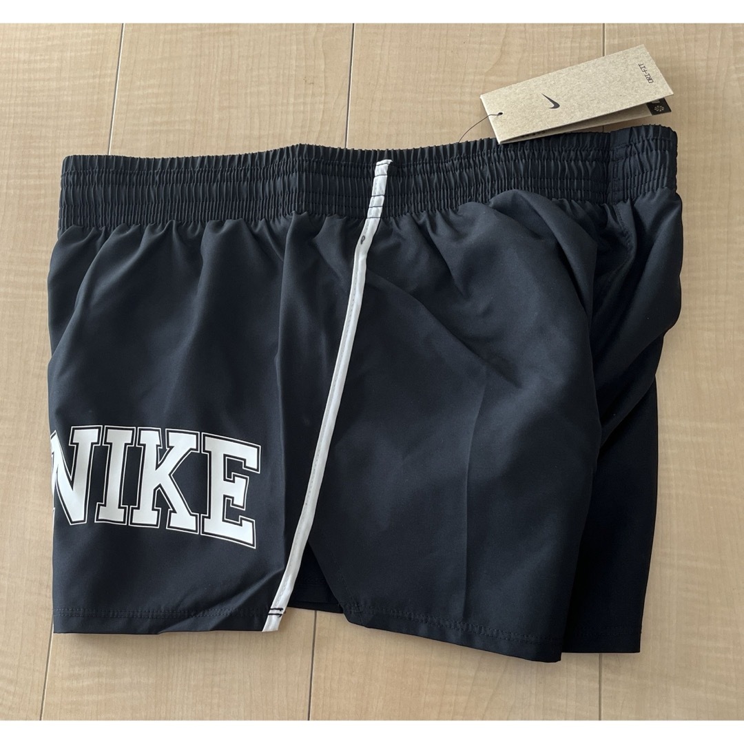 NIKE(ナイキ)のナイキ　Sサイズ　レディース　ショートパンツ　短パン　黒 スポーツ/アウトドアのトレーニング/エクササイズ(ヨガ)の商品写真
