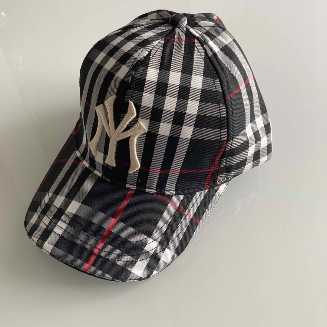 MLB(メジャーリーグベースボール)の新品未使用 MLB KOREA NY キャップ ヤンキース BURBERRY レディースの帽子(キャップ)の商品写真