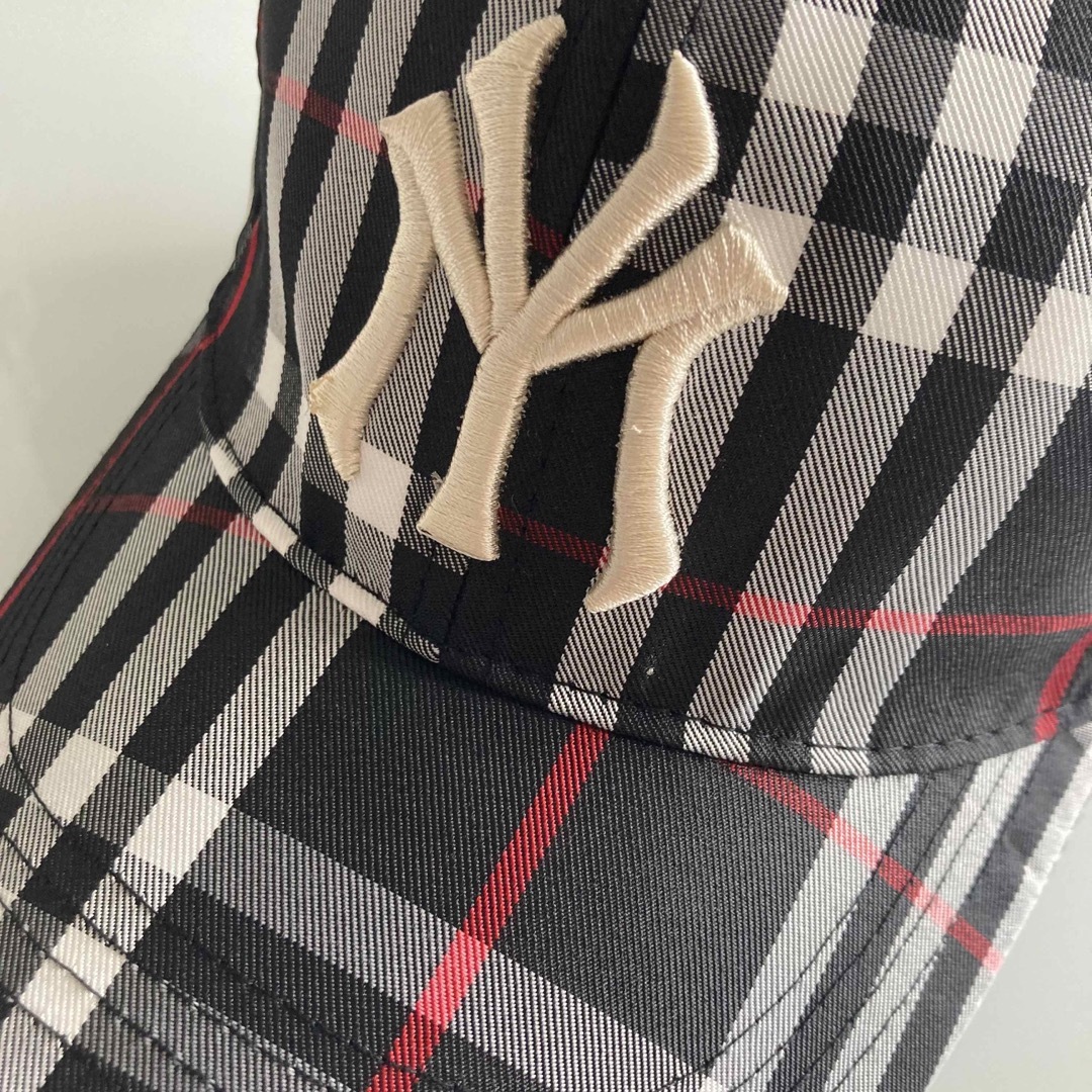 MLB(メジャーリーグベースボール)の新品未使用 MLB KOREA NY キャップ ヤンキース BURBERRY レディースの帽子(キャップ)の商品写真