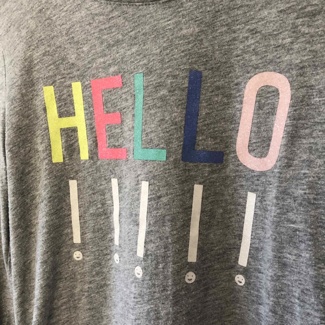 GAP Kids(ギャップキッズ)のギャップキッズ　ロゴロンT HELLO 140 グレー キッズ/ベビー/マタニティのキッズ服女の子用(90cm~)(Tシャツ/カットソー)の商品写真