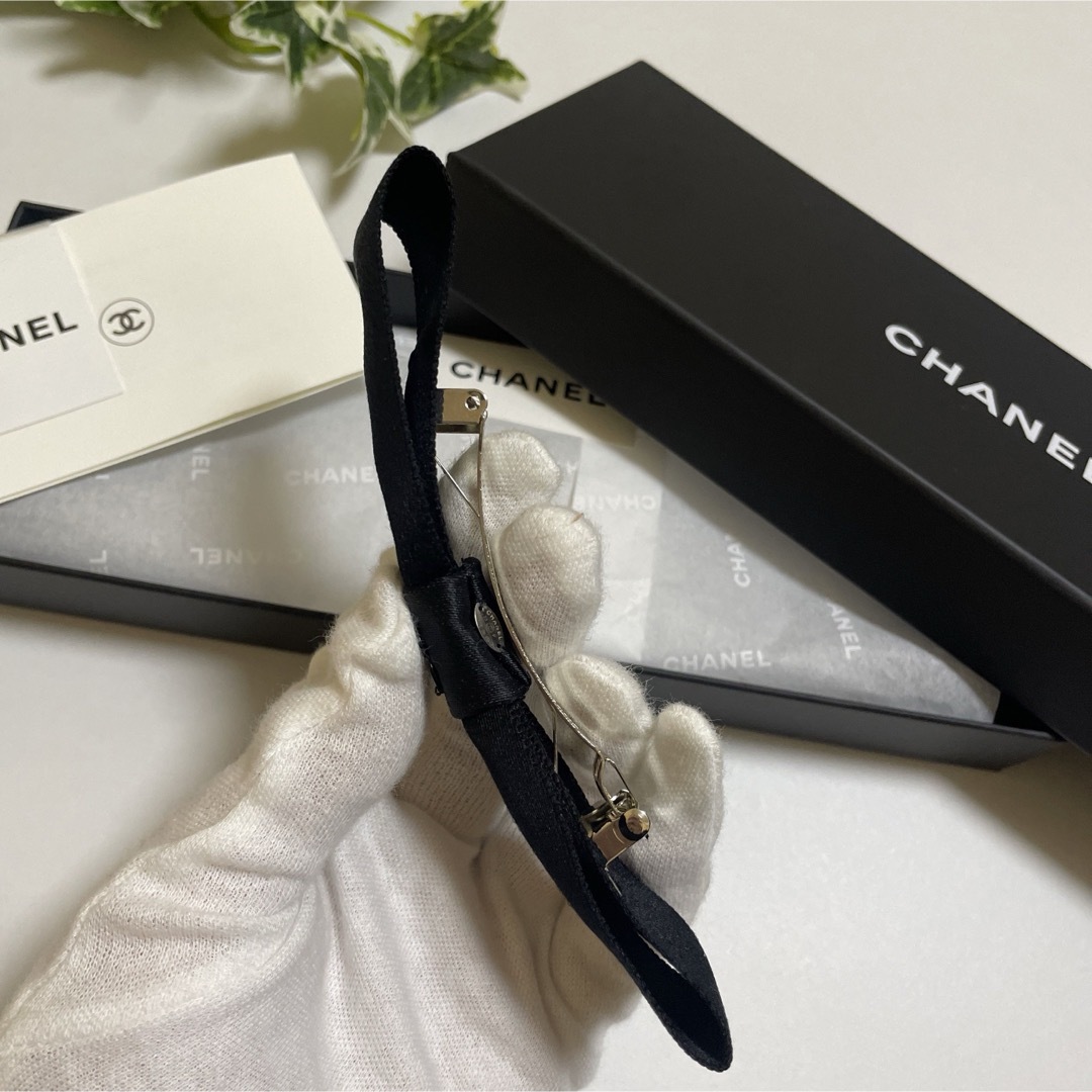 CHANEL(シャネル)の2023新作CHANEL　シャネル　ココマークボウバレッタ　リボン　ブラック 黒 レディースのヘアアクセサリー(バレッタ/ヘアクリップ)の商品写真