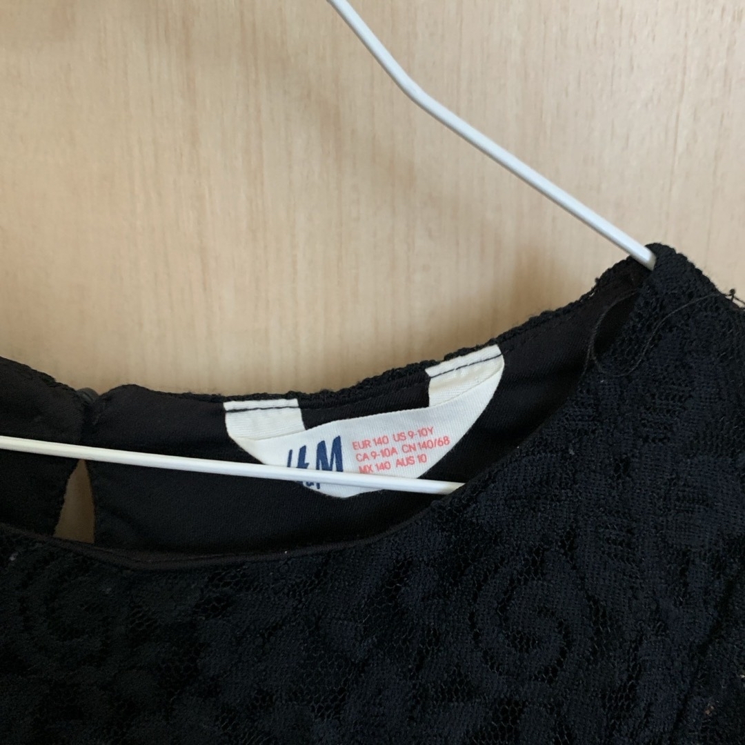 H&M(エイチアンドエム)のH&M 女の子　レーストップス キッズ/ベビー/マタニティのキッズ服女の子用(90cm~)(Tシャツ/カットソー)の商品写真
