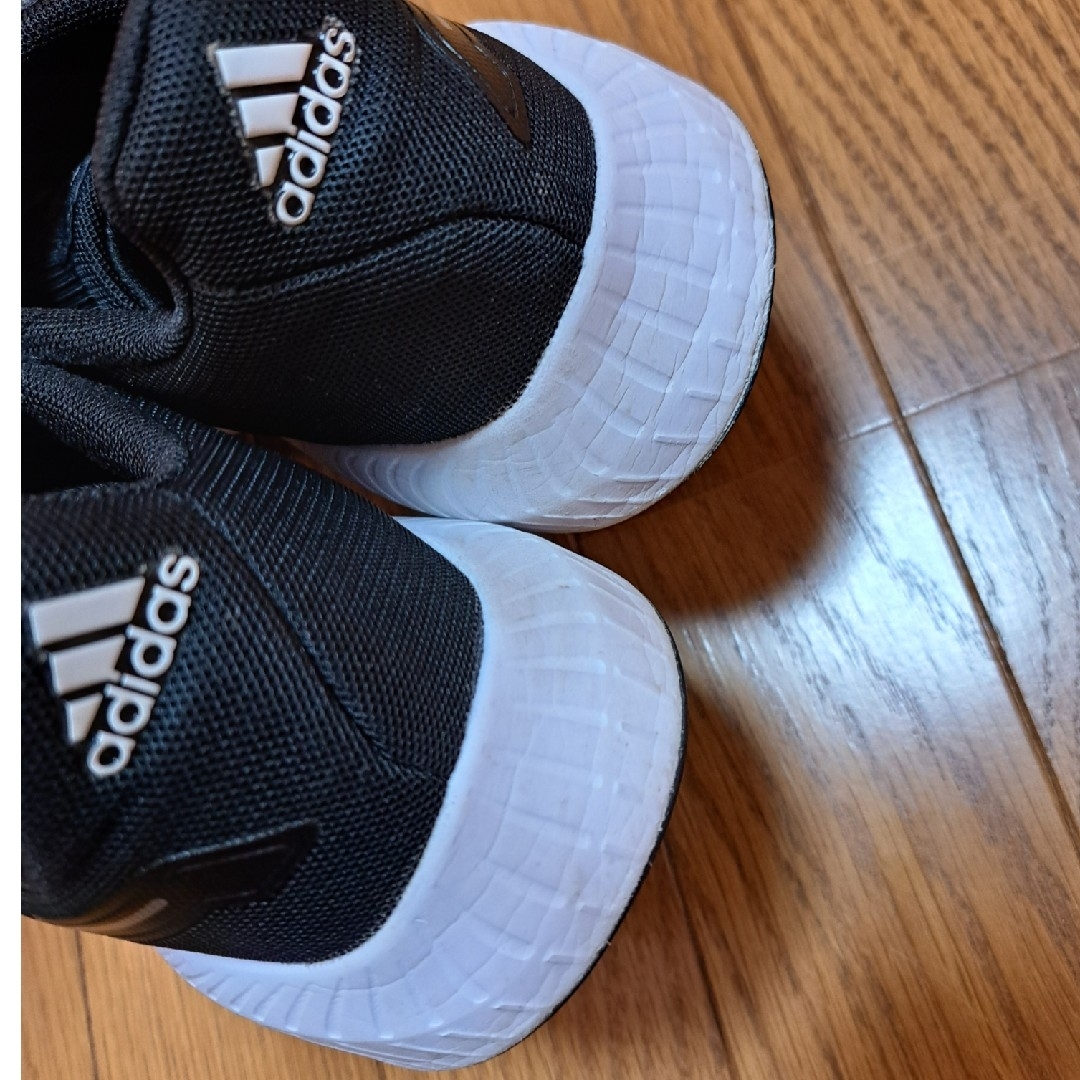 adidas(アディダス)のアディダススニーカージュニア用 キッズ/ベビー/マタニティのキッズ靴/シューズ(15cm~)(スニーカー)の商品写真