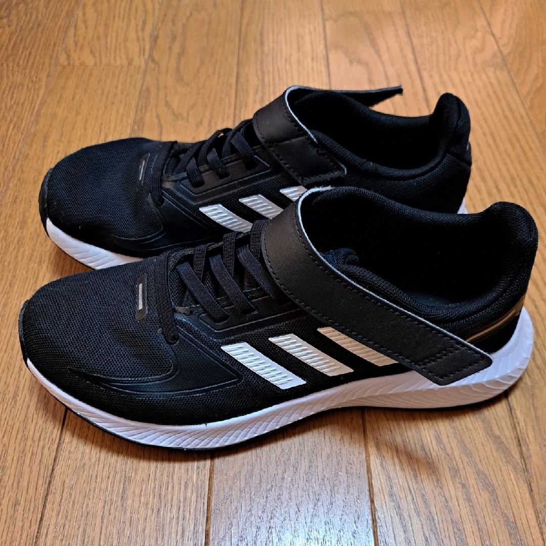 adidas(アディダス)のアディダススニーカージュニア用 キッズ/ベビー/マタニティのキッズ靴/シューズ(15cm~)(スニーカー)の商品写真