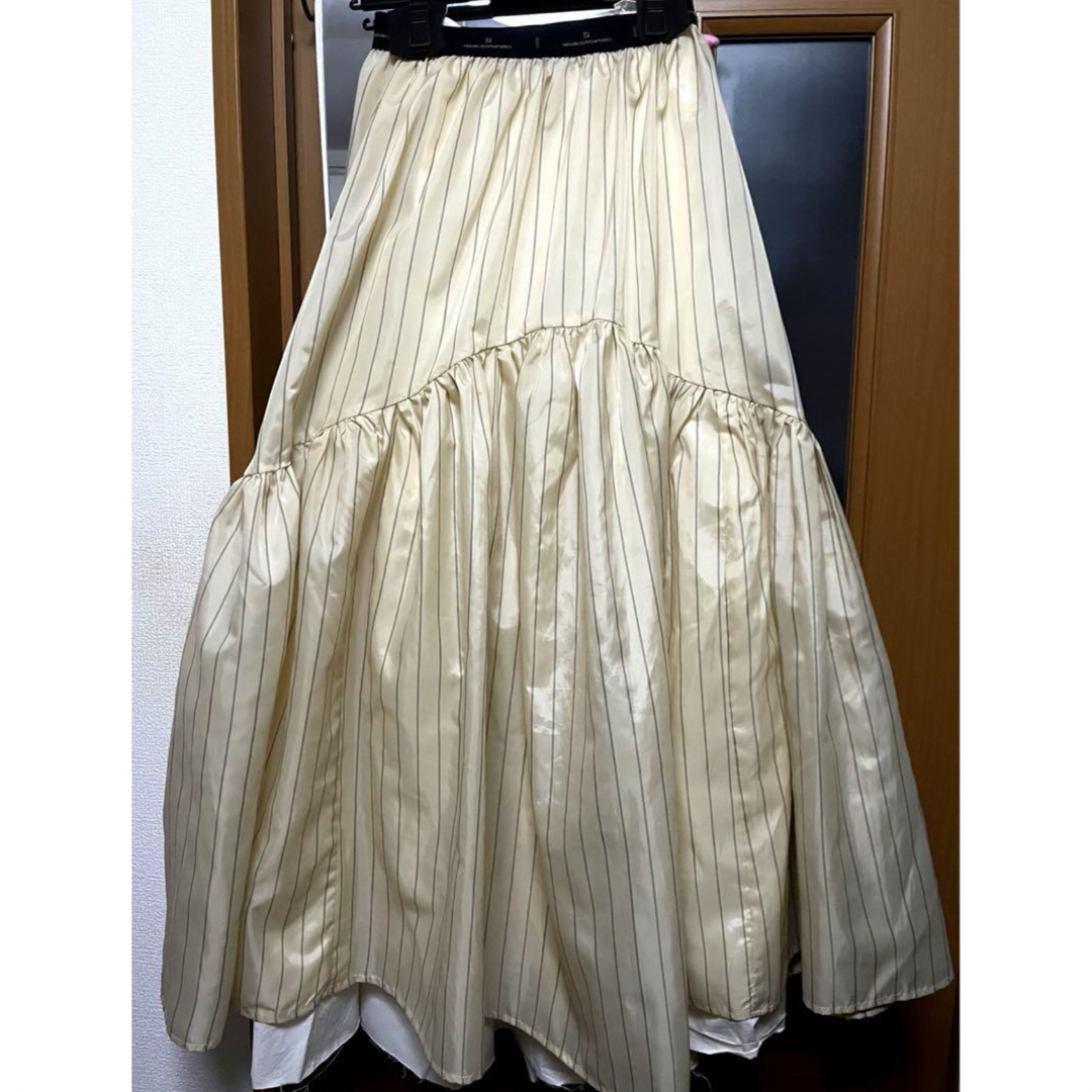 ¥13200neith. ネイス 　Stripe Taffeta Skirt (Ecru)