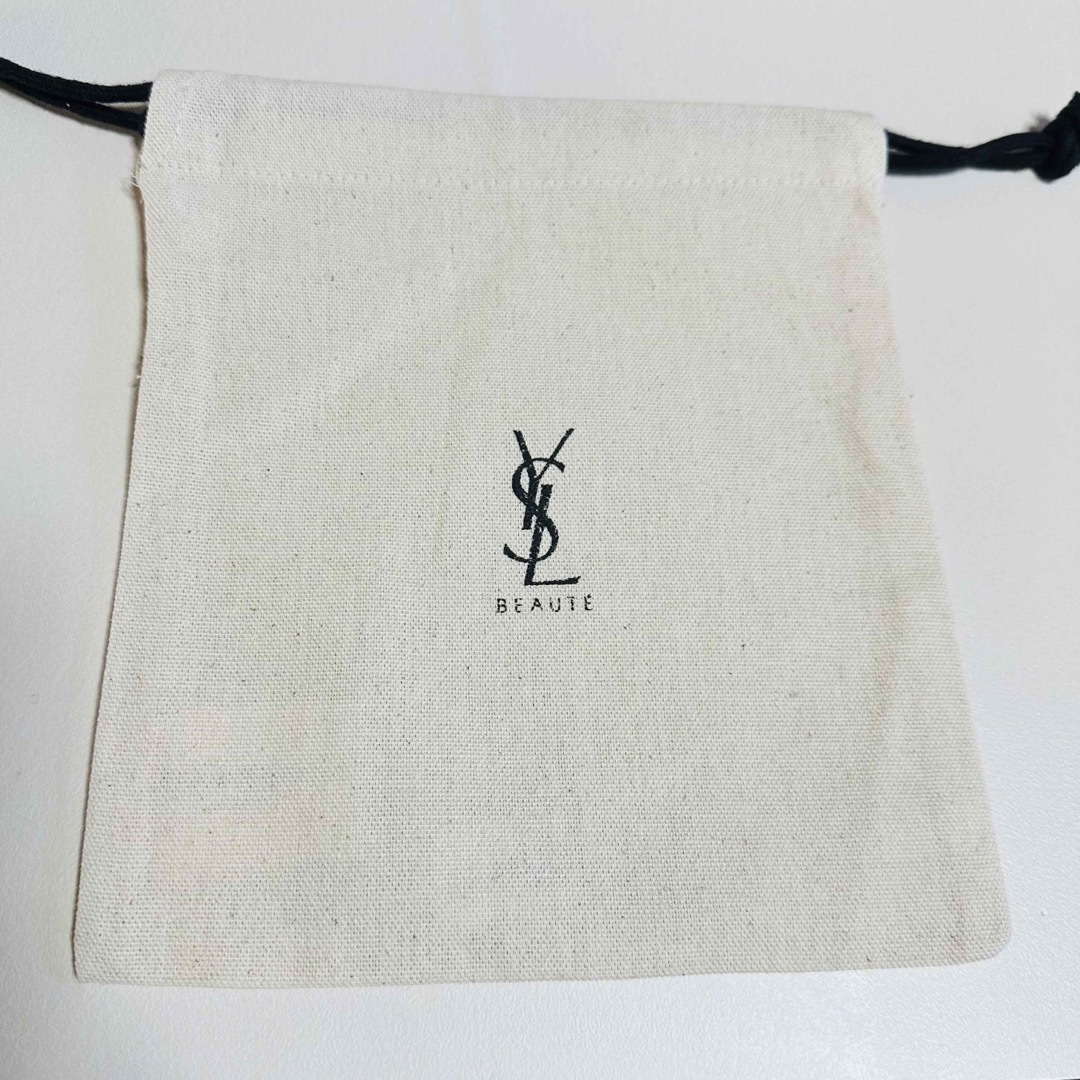 Yves Saint Laurent Beaute(イヴサンローランボーテ)のイブサンローラン巾着ポーチ レディースのファッション小物(ポーチ)の商品写真