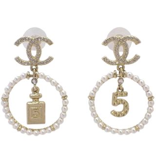 シャネル(CHANEL)のCHANEL(シャネル) ココマーク No.5 パフューム パール ピアス ピアス アクセサリー ジュエリー フープ ぶら下がり メタル(ＧＰ) フェイクパール ラインストーン シャンパンゴールド 金 ホワイト白シロ A21V刻印 レディース 40601111744【中古】【アラモード】(ピアス)