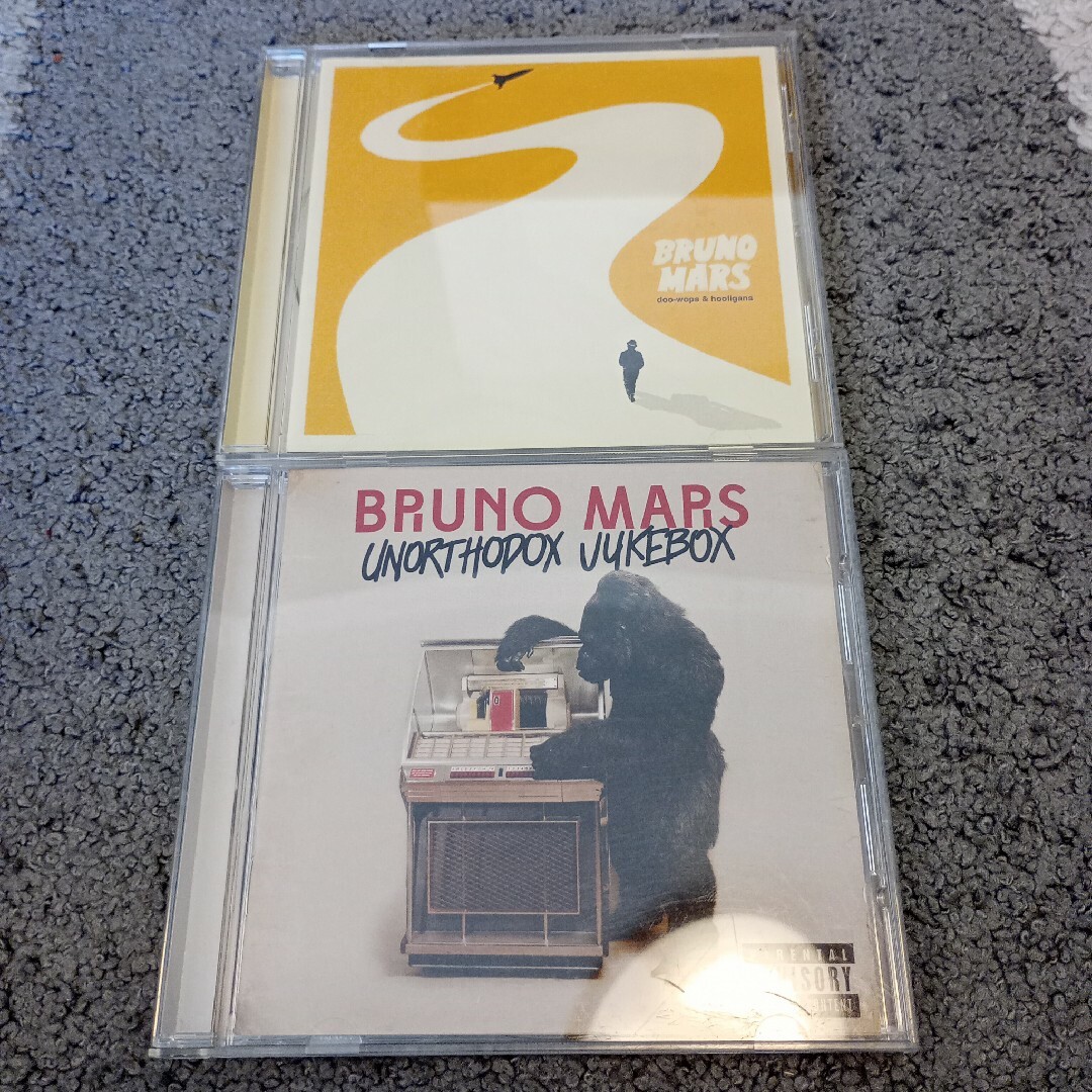 BRUNO MARS CD2枚セット エンタメ/ホビーのCD(ポップス/ロック(洋楽))の商品写真