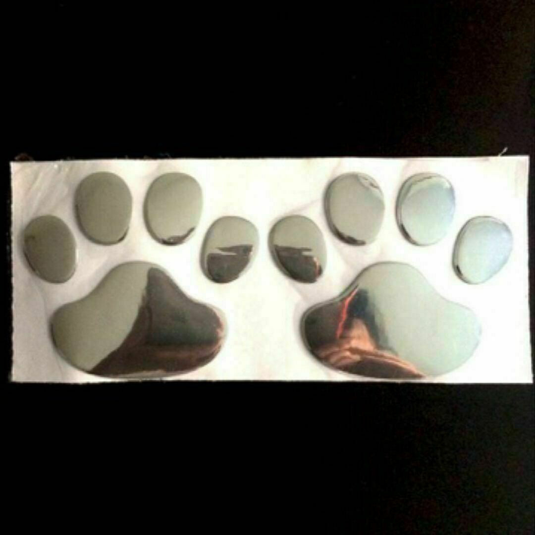 肉球 犬 猫 3D ステッカー 足跡 シール■銀黒ミックス 8個 （2枚×4） 自動車/バイクの自動車(その他)の商品写真