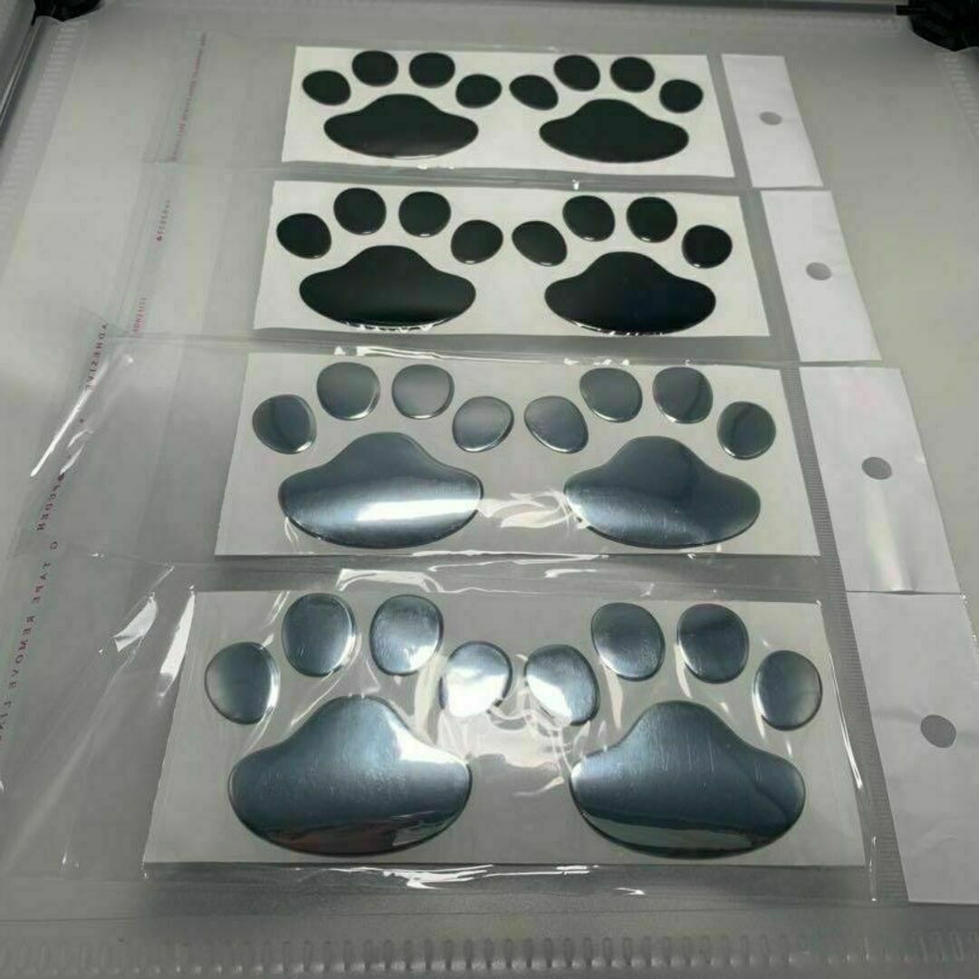肉球 犬 猫 3D ステッカー 足跡 シール■銀黒ミックス 8個 （2枚×4） 自動車/バイクの自動車(その他)の商品写真