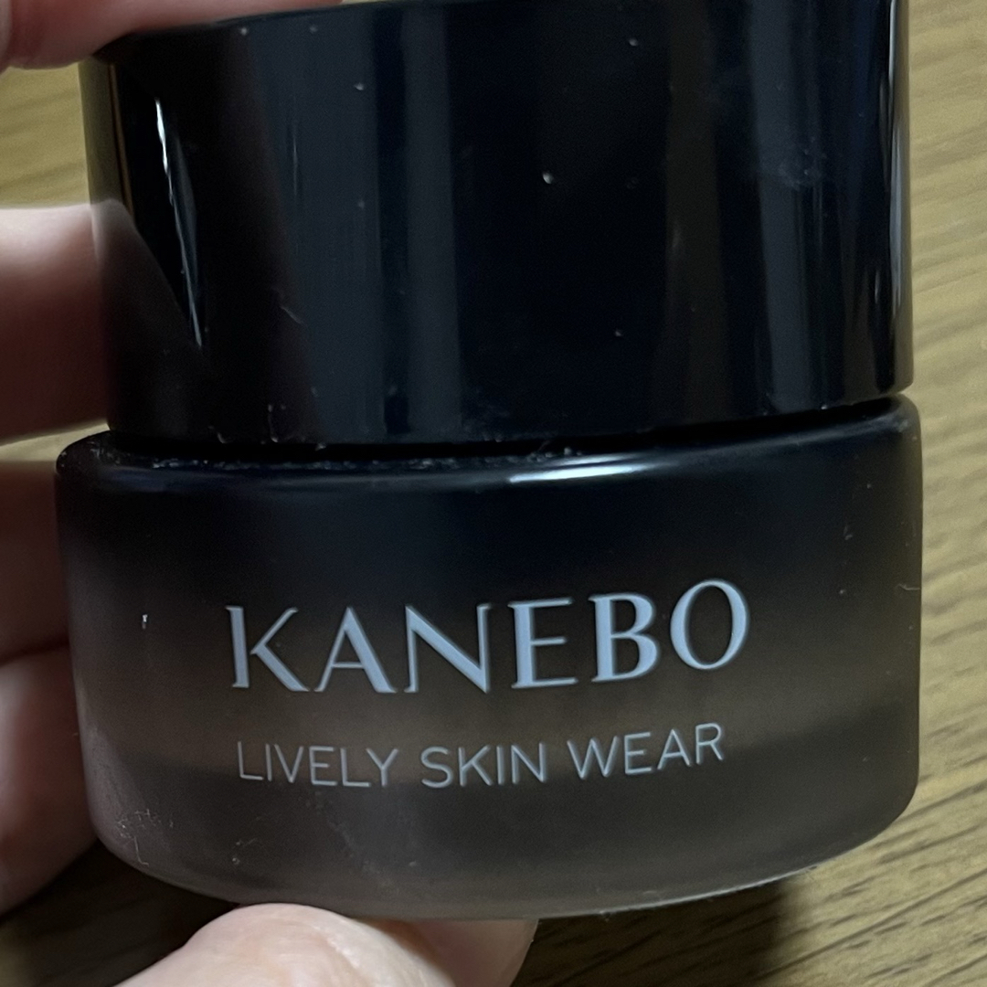 Kanebo(カネボウ)のKANEBO LIVELY SKIN WEAR ファンデーション コスメ/美容のベースメイク/化粧品(ファンデーション)の商品写真