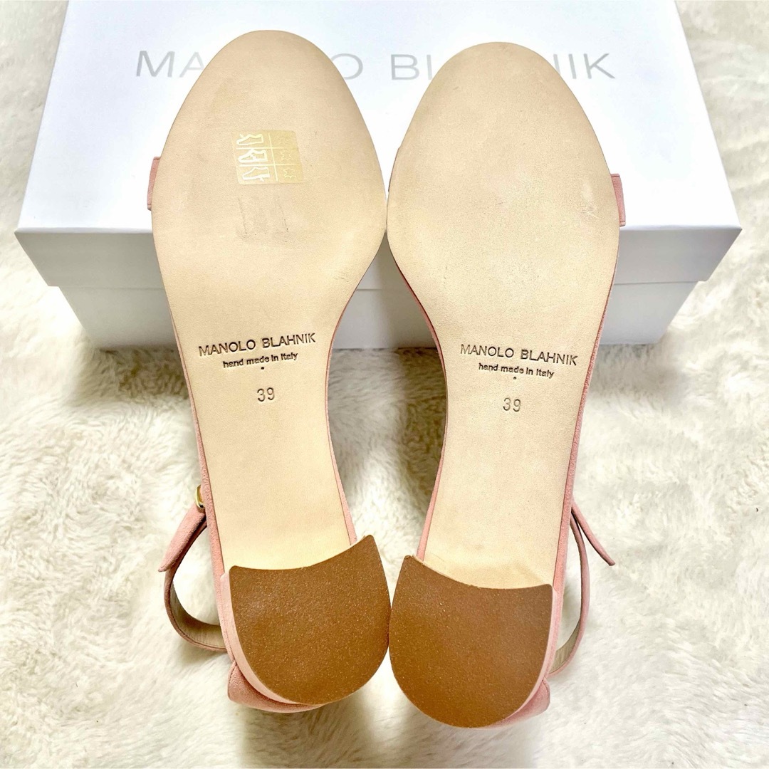 MANOLO BLAHNIK(マノロブラニク)の箱付き未使用 マノロブラニク Drawer別注 スエード ストラップサンダル レディースの靴/シューズ(サンダル)の商品写真