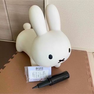 ミッフィー(miffy)の乗って遊べるバルーントイ ブルーナボンボン ミッフィー 大 ホワイト(その他)