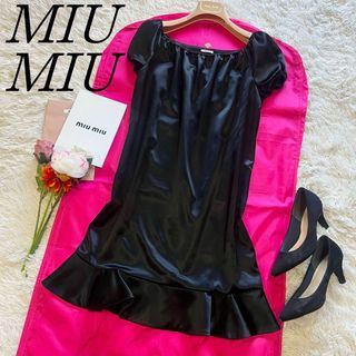 ミュウミュウ(miumiu)の【美品】MIU MIU 膝丈ワンピース ￼ブラック 半袖 40 パフスリーブ(ひざ丈ワンピース)