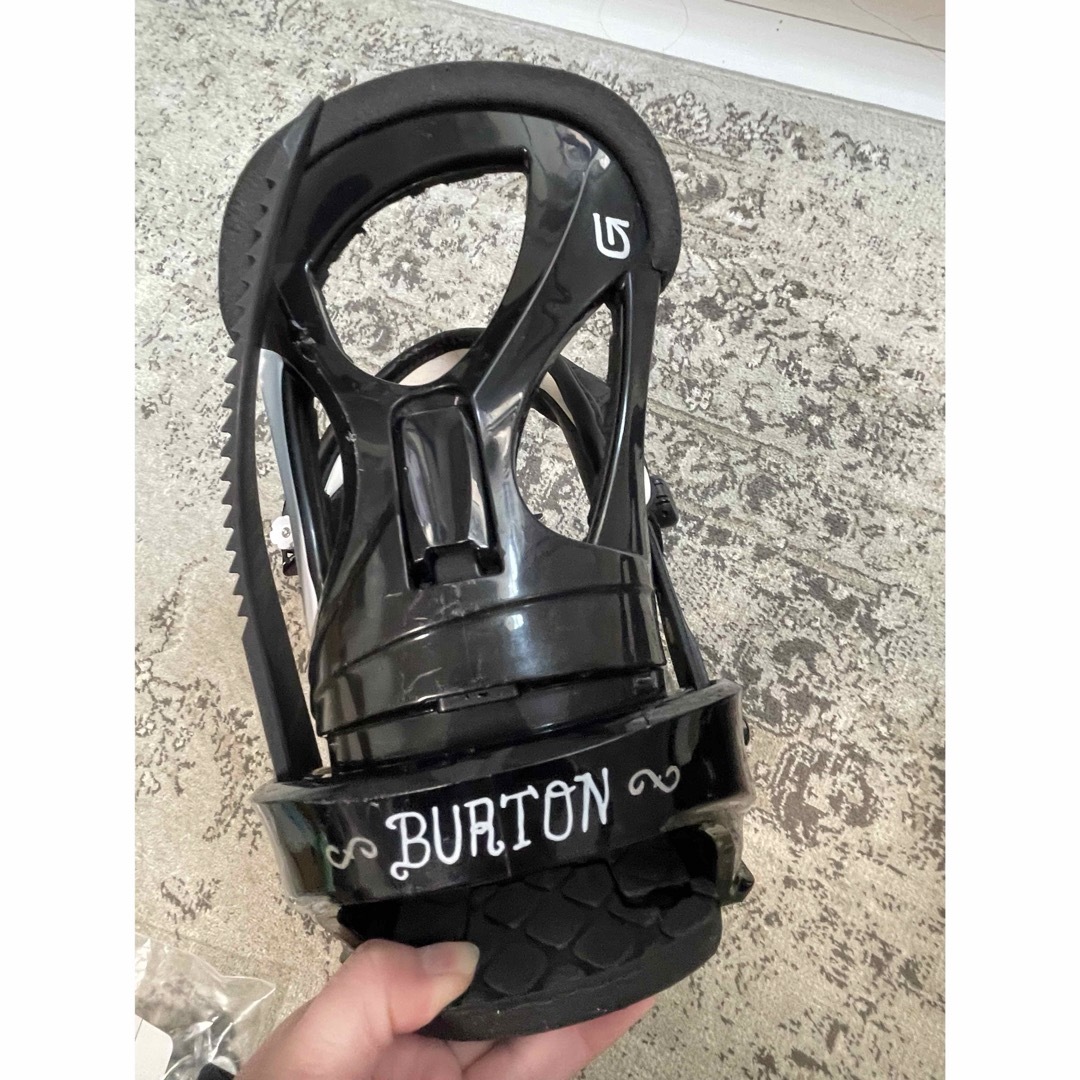 BURTON(バートン)のバートン　ビンディング　黒 スポーツ/アウトドアのスノーボード(バインディング)の商品写真