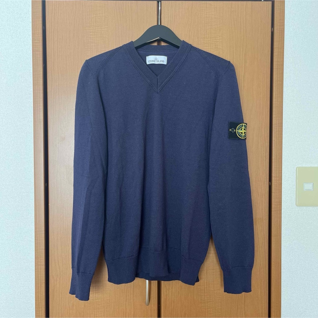 STONE ISLAND(ストーンアイランド)のストーンアイランド Vネックウールニット メンズのトップス(ニット/セーター)の商品写真